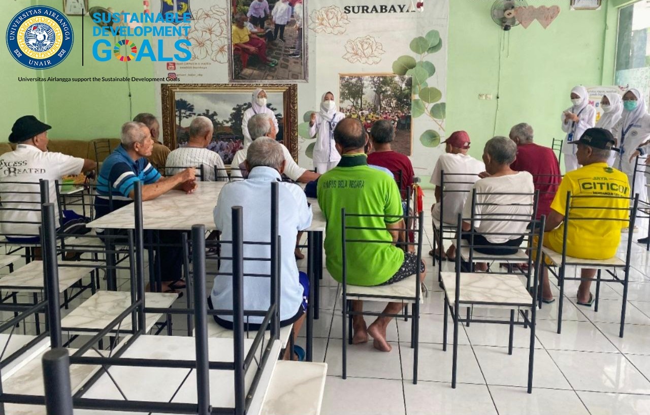 Melatih Stimulasi Fungsi Motorik dengan Permainan Memindahkan Kacang Tanah Menggunakan Sendok