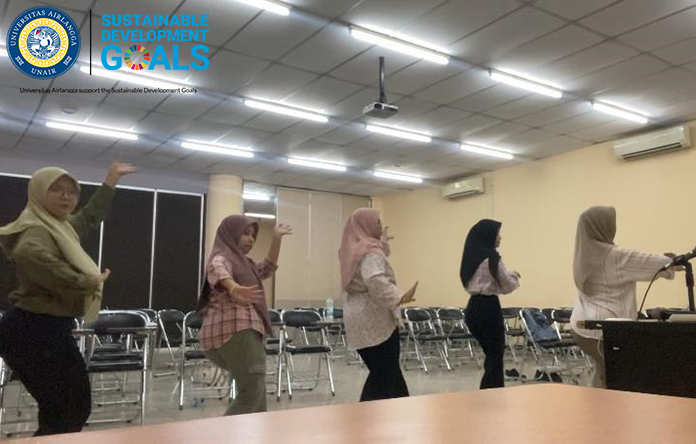 Mahasiswa Keperawatan Unair Latihan Tari ‘Cunduk Menur’ Bersama UKF Seni: Pelestarian Budaya di Tengah Kesibukan Akademik